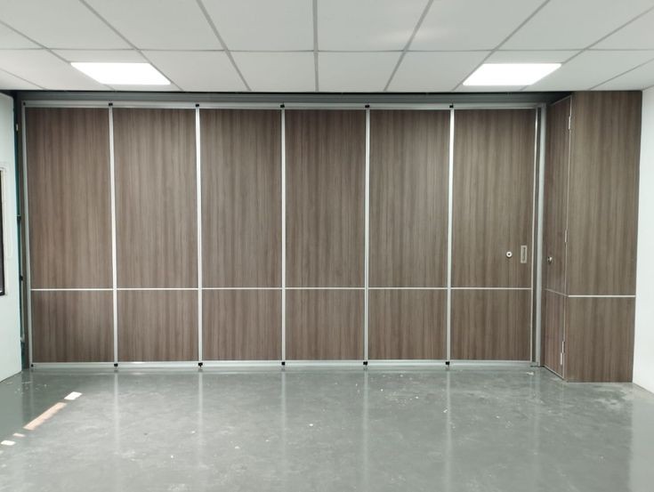 Partisi HPL Dinding Geser