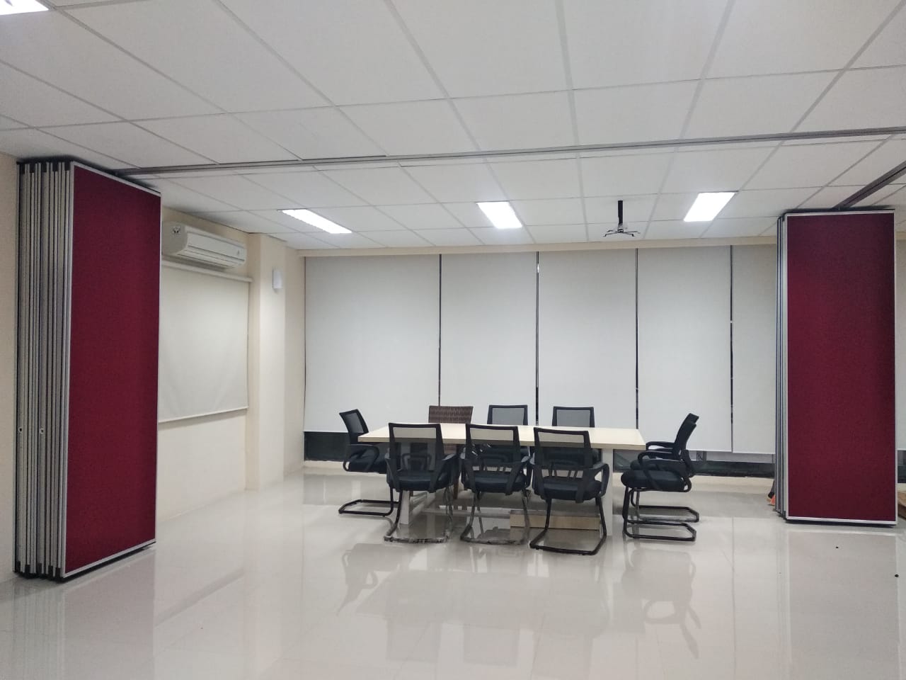 Pireki asia, partisi ruangan lipat, pintu lipat samowa, partisi lipar, partisi geser lipat, partisi dinding geser, partisi ruangan minimalis, sekat ruangan portable, sekat ruangan kantor,
