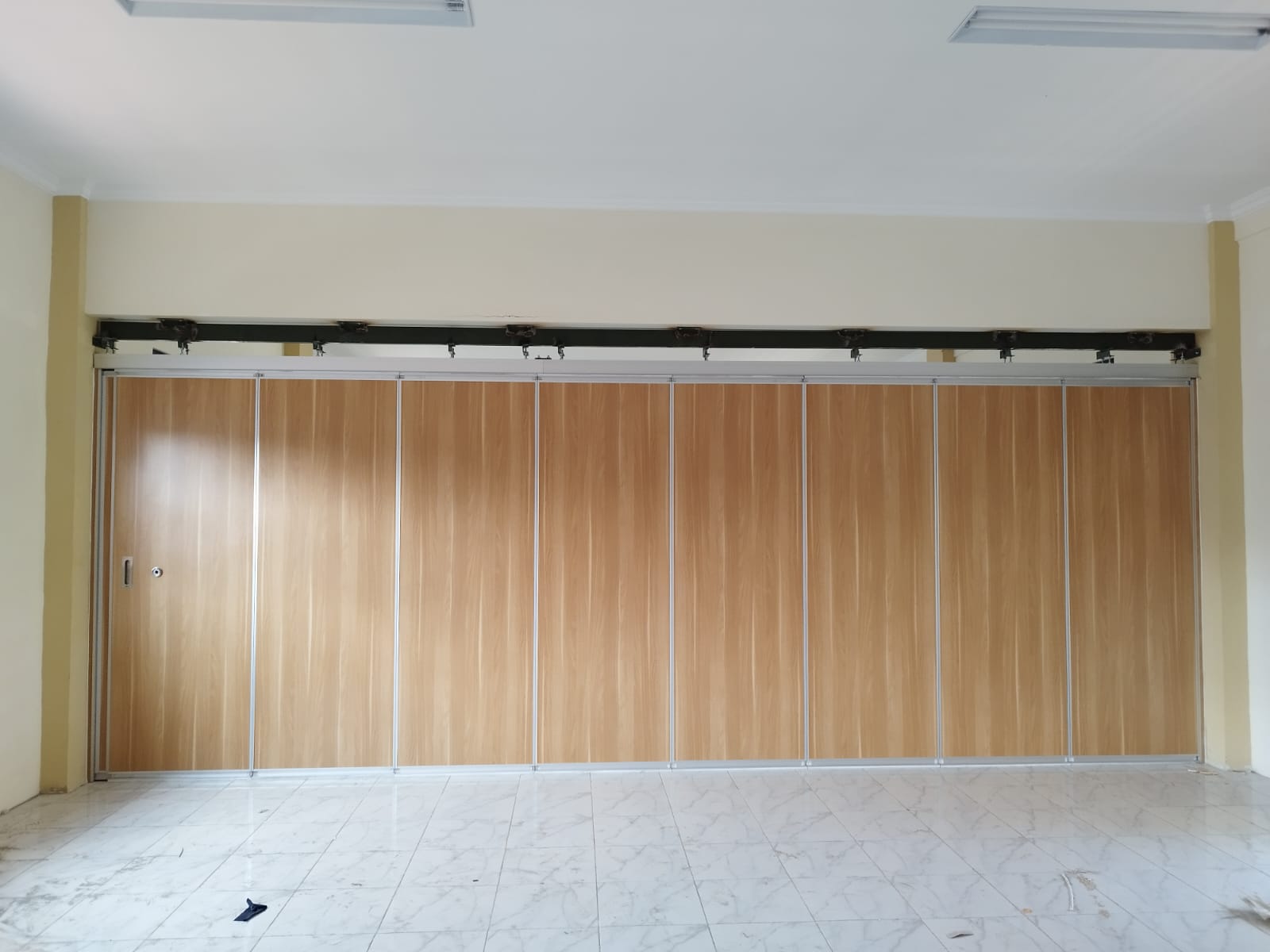 Pemasangan Partisi Geser SD Bromantakan Surakarta