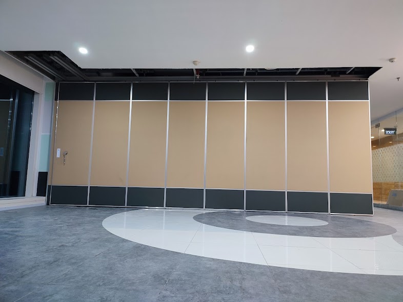 Jual Partisi Geser Penyekat Ruangan Kedap Suara: Solusi Elegan untuk Ruang Multifungsi