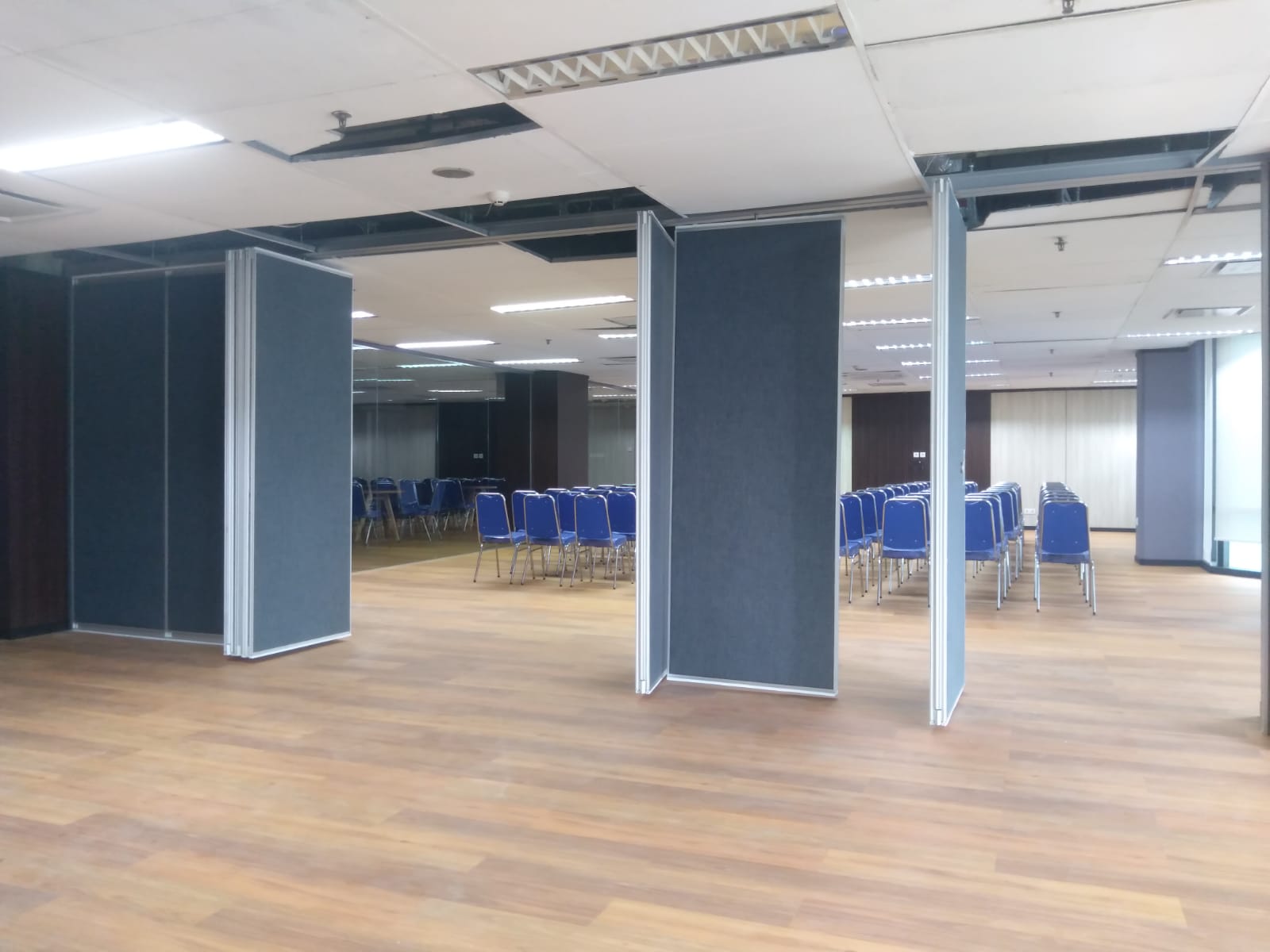 Partisi Geser Solusi Untuk Ruangan Menjadi Fleksibel